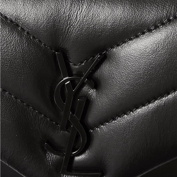 SAINT LAURENT
Loulou Toy quilted leather shoulder bag - Picture 4 of 11